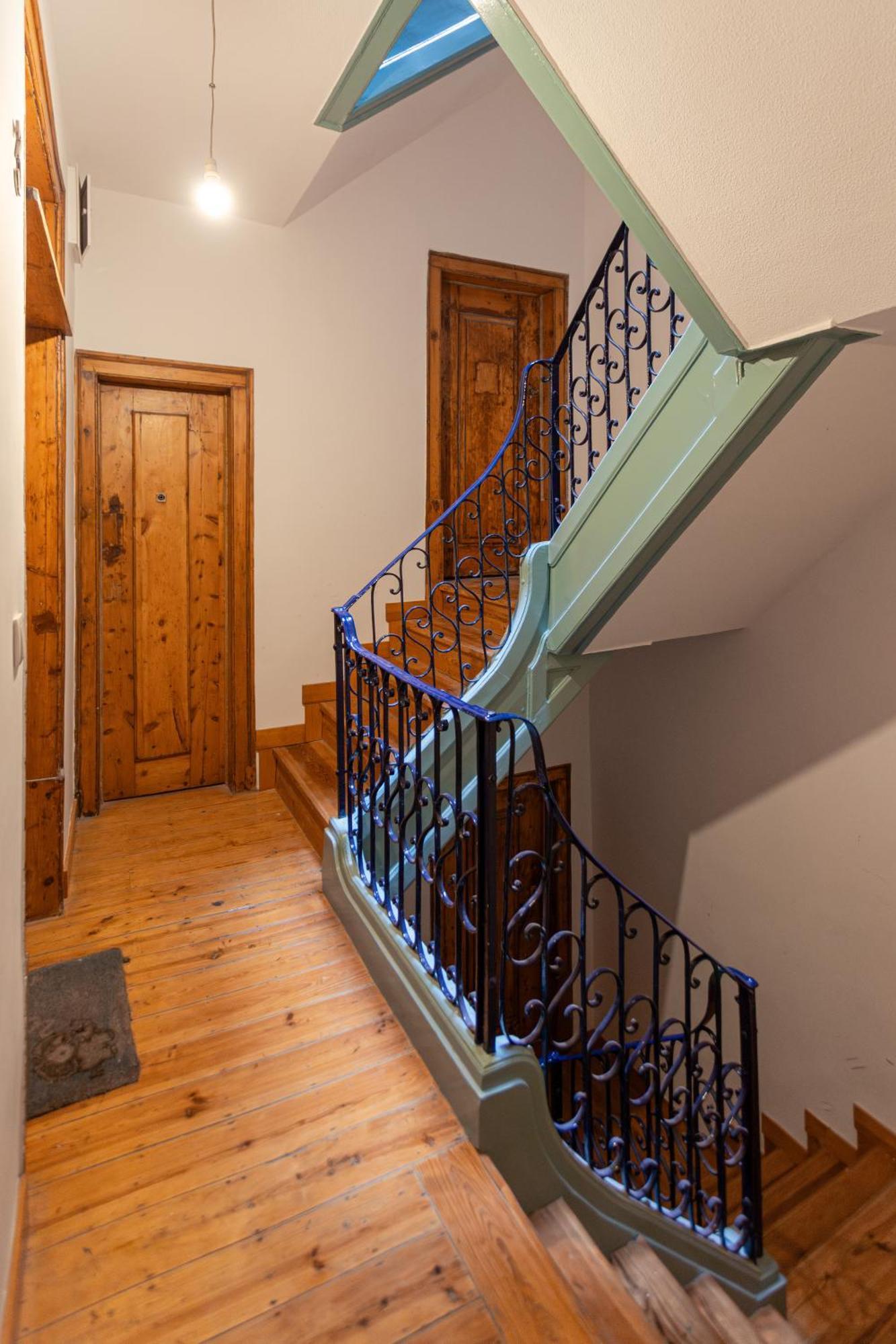 Апартаменты Joivy Inviting Flat Next To Carmo Convent Лиссабон Экстерьер фото