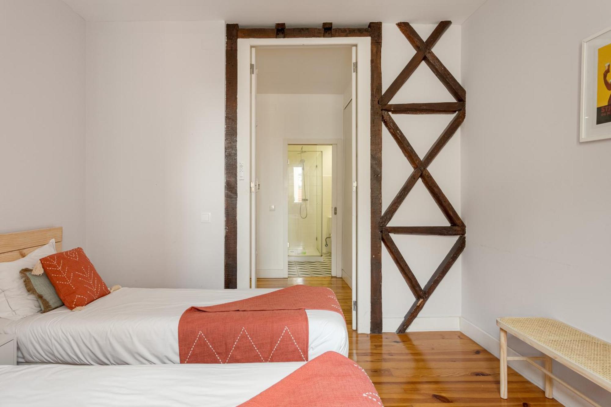 Апартаменты Joivy Inviting Flat Next To Carmo Convent Лиссабон Экстерьер фото
