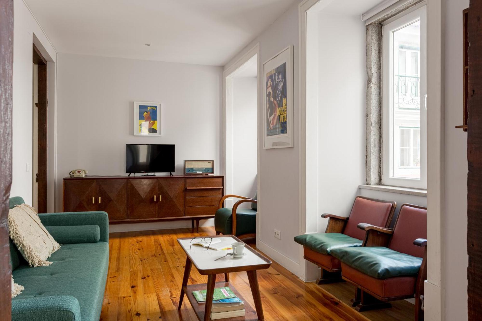 Апартаменты Joivy Inviting Flat Next To Carmo Convent Лиссабон Экстерьер фото
