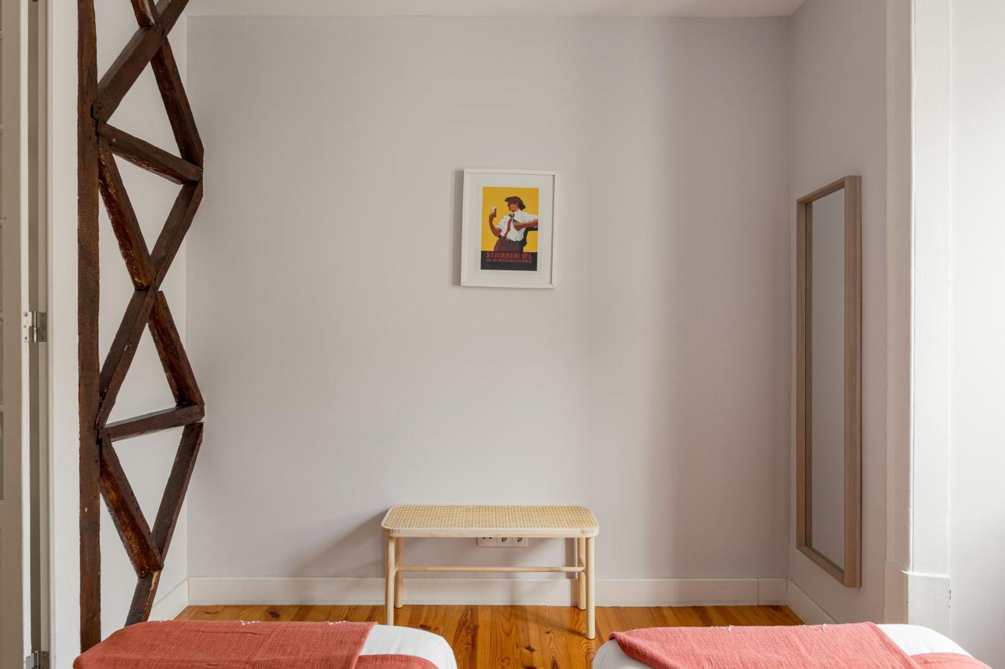 Апартаменты Joivy Inviting Flat Next To Carmo Convent Лиссабон Экстерьер фото