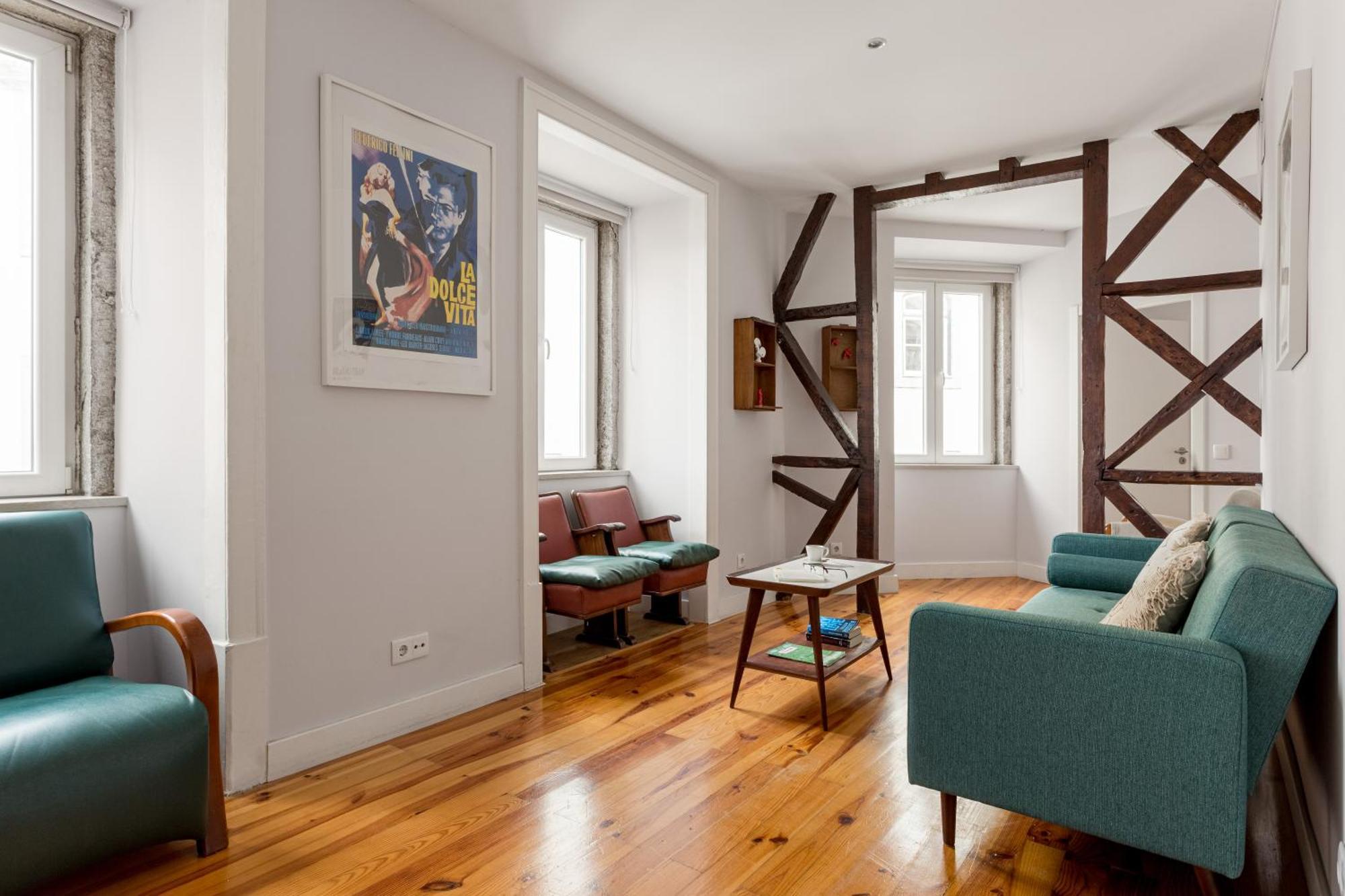 Апартаменты Joivy Inviting Flat Next To Carmo Convent Лиссабон Экстерьер фото