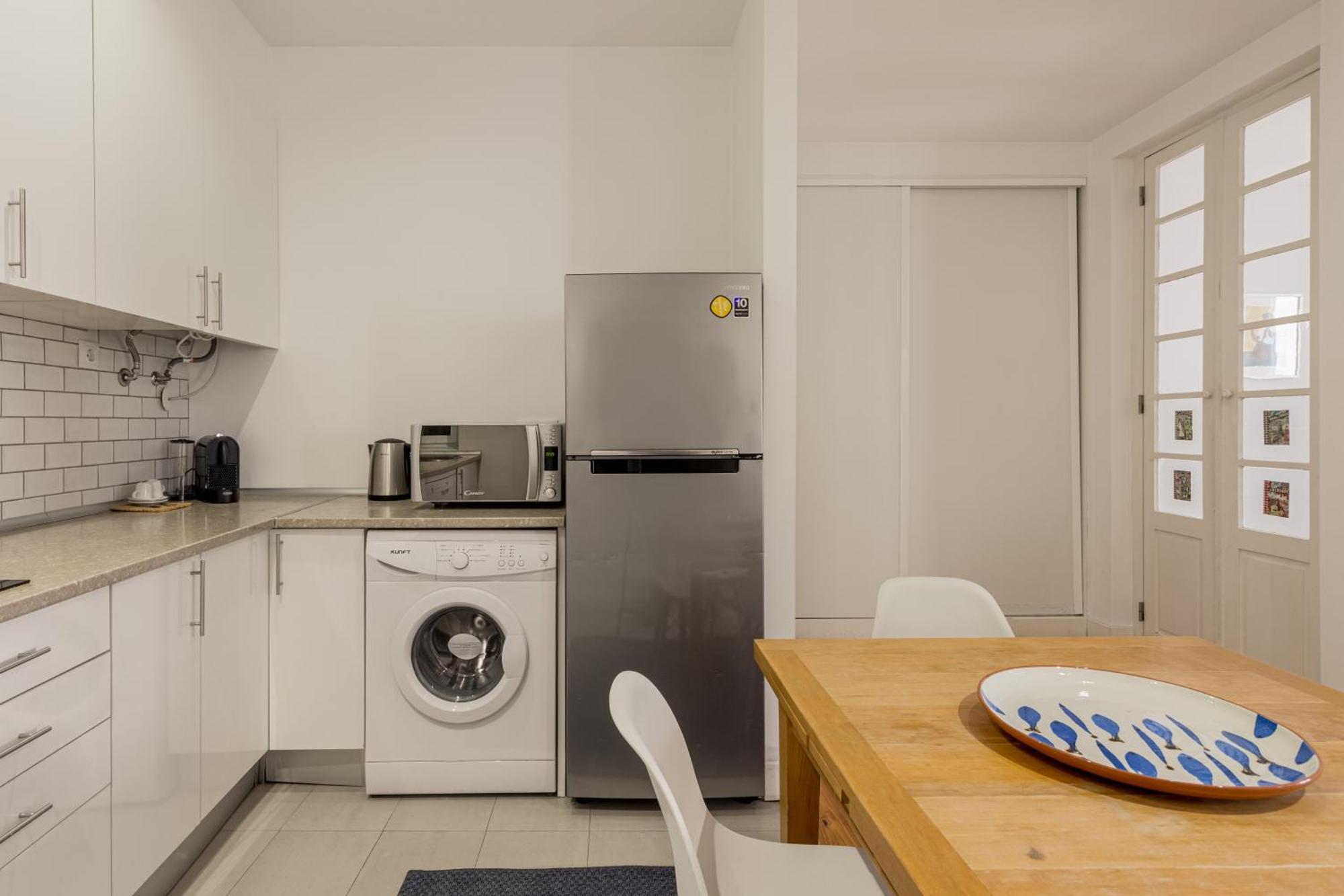 Апартаменты Joivy Inviting Flat Next To Carmo Convent Лиссабон Экстерьер фото