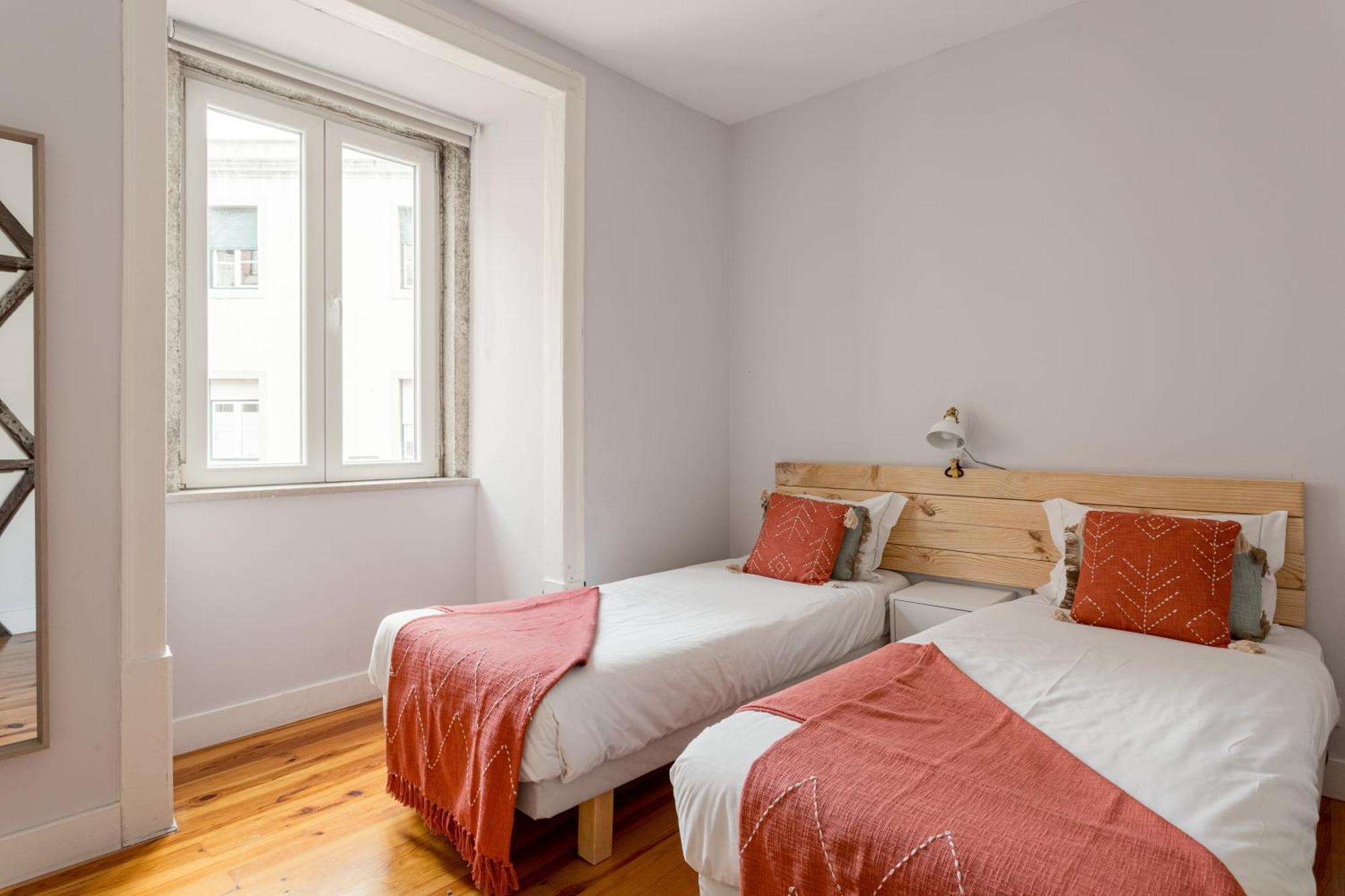 Апартаменты Joivy Inviting Flat Next To Carmo Convent Лиссабон Экстерьер фото